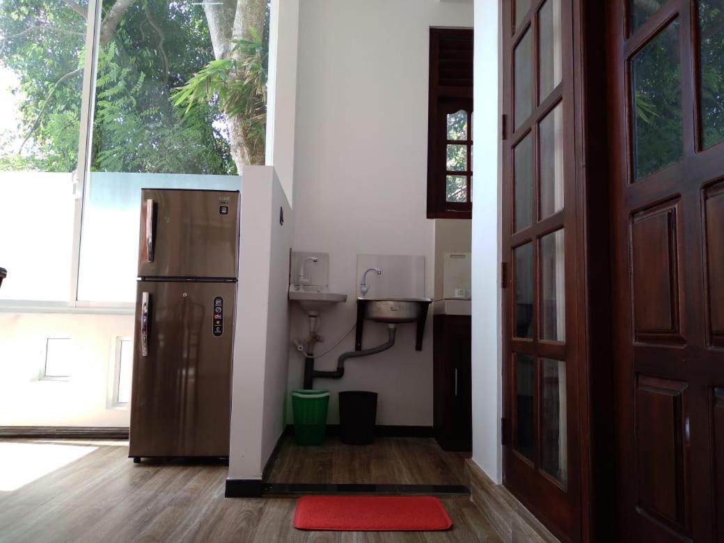 Villa Araliya Hikkaduwa Bagian luar foto