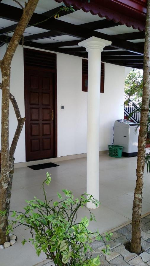 Villa Araliya Hikkaduwa Bagian luar foto