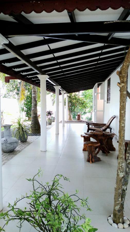 Villa Araliya Hikkaduwa Bagian luar foto