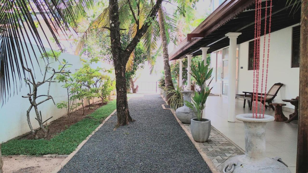 Villa Araliya Hikkaduwa Bagian luar foto