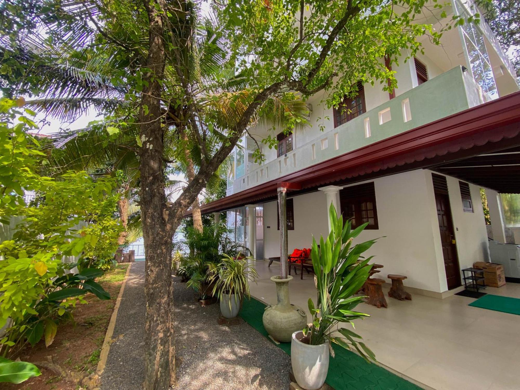 Villa Araliya Hikkaduwa Bagian luar foto