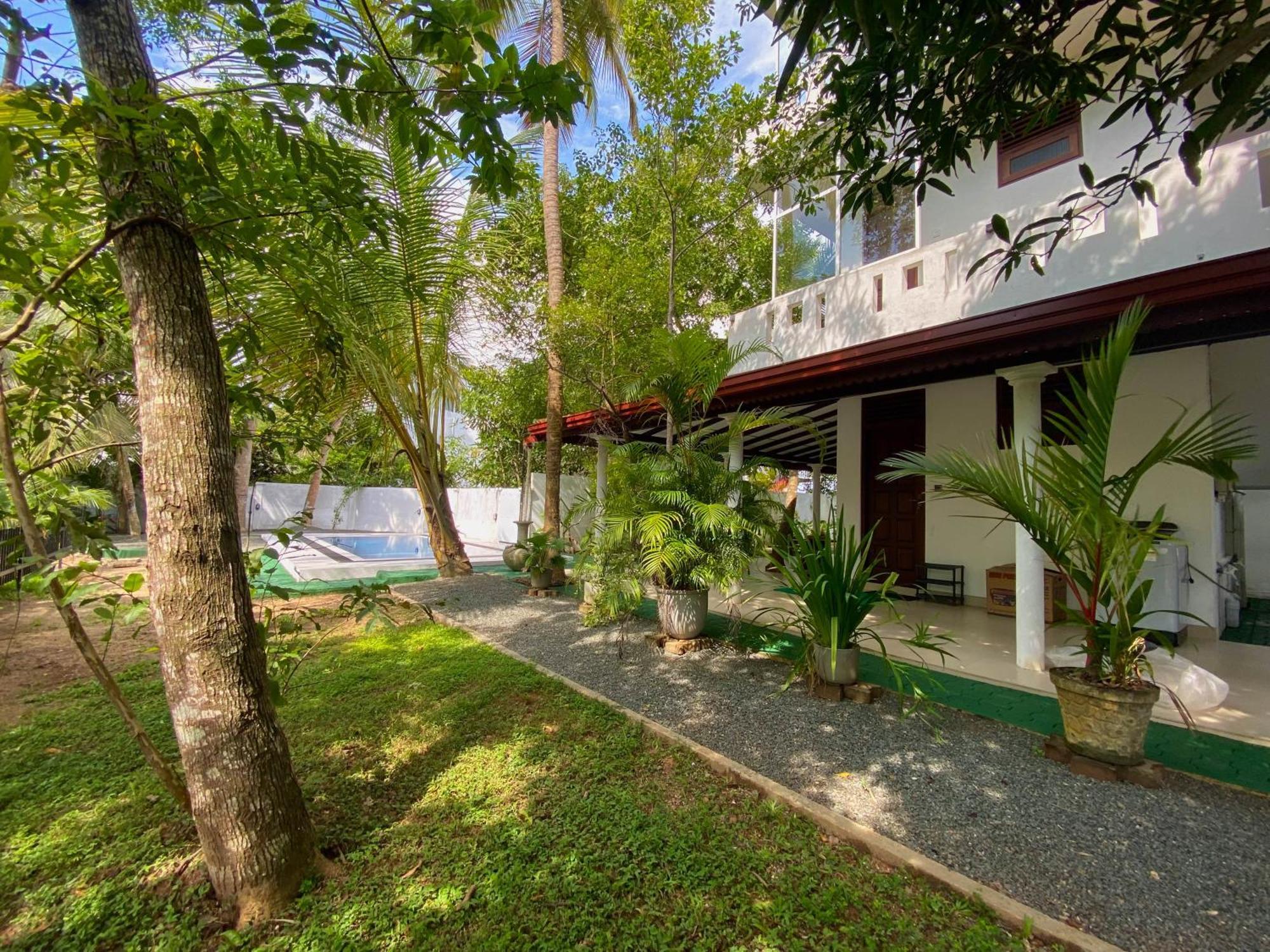 Villa Araliya Hikkaduwa Bagian luar foto
